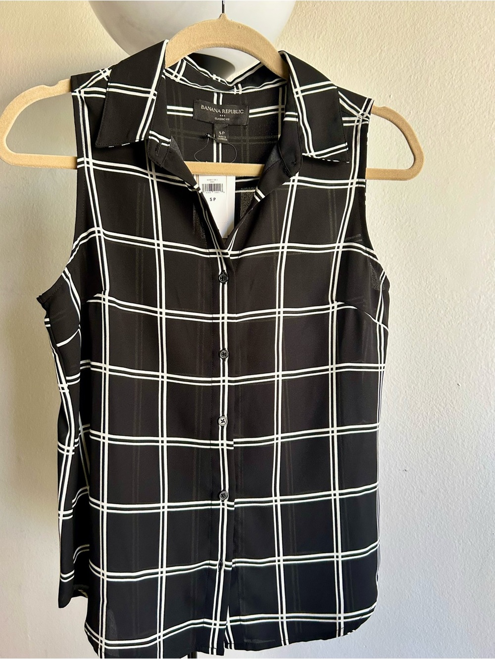 Banana Republic Black and White Windowpane Sleeveless Collared Button-Up